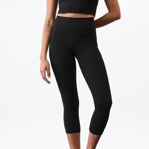 Athleta Salutation Stash Capri Leggings Black L